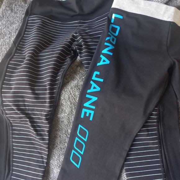 2 x Lorna Jane leggings activewear (Sz S) - Picture 2 of 3